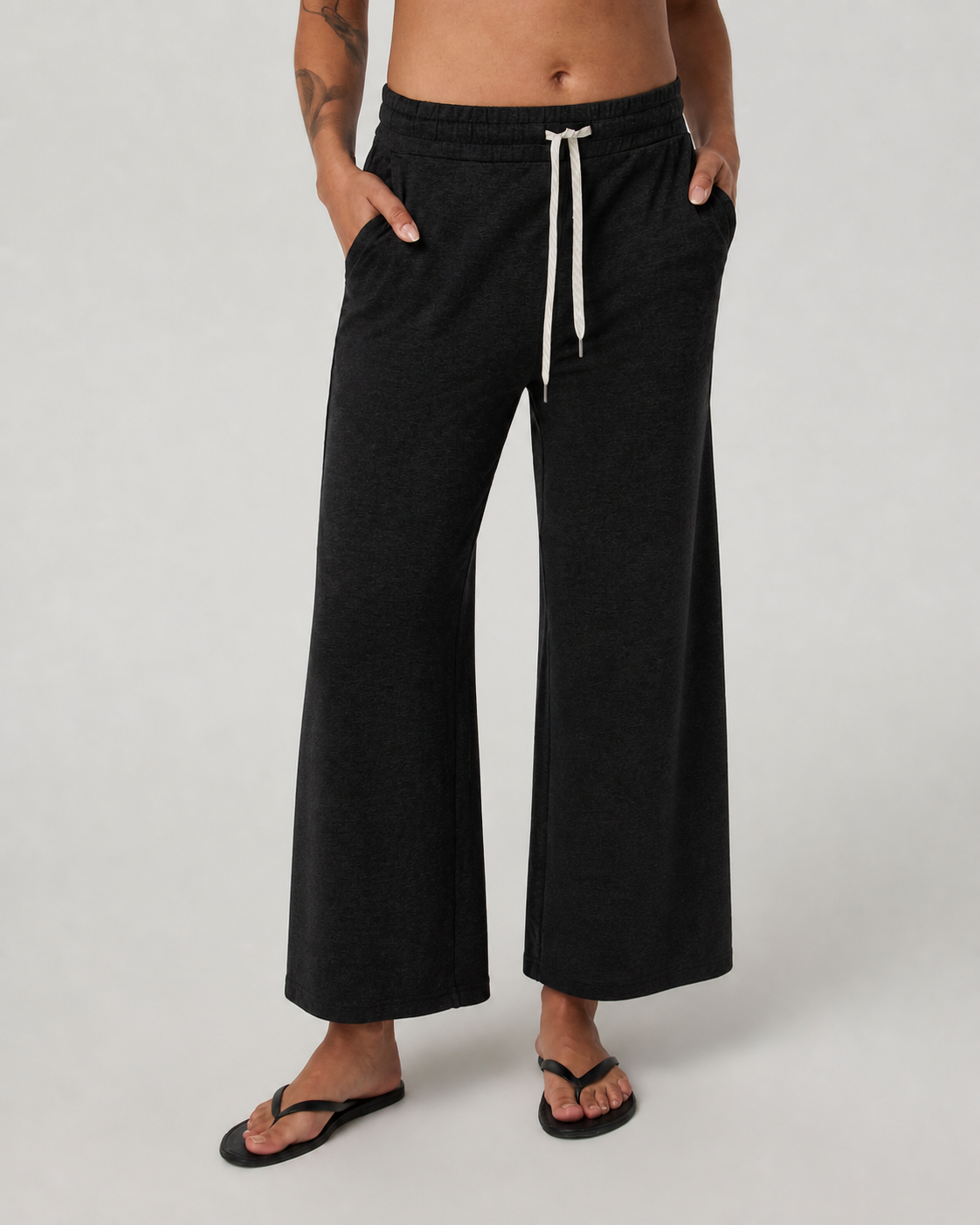 Keystone Way Wide-Leg Short-Length Everyday Pant - Black Heather